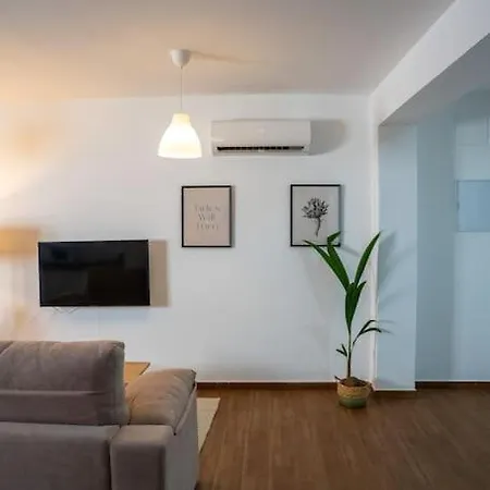 California Duenas Apartment *